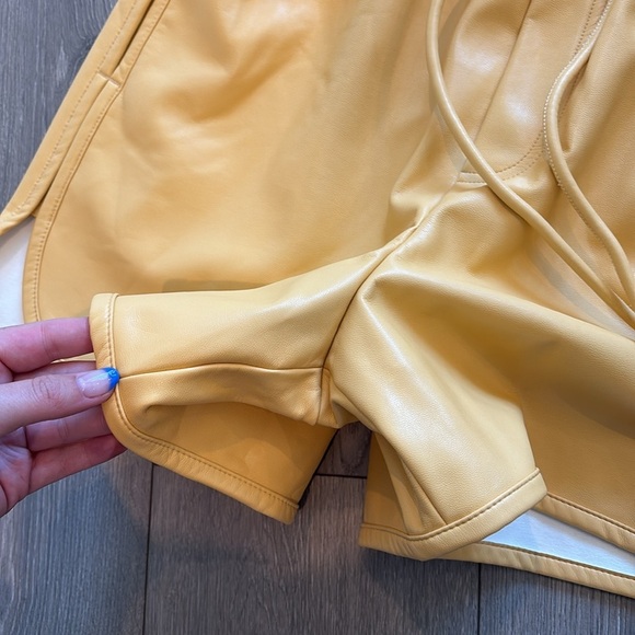 NWT ALC RYDER FAUX LEATHER SHORTS YELLOW Size Medium - Picture 7 of 12